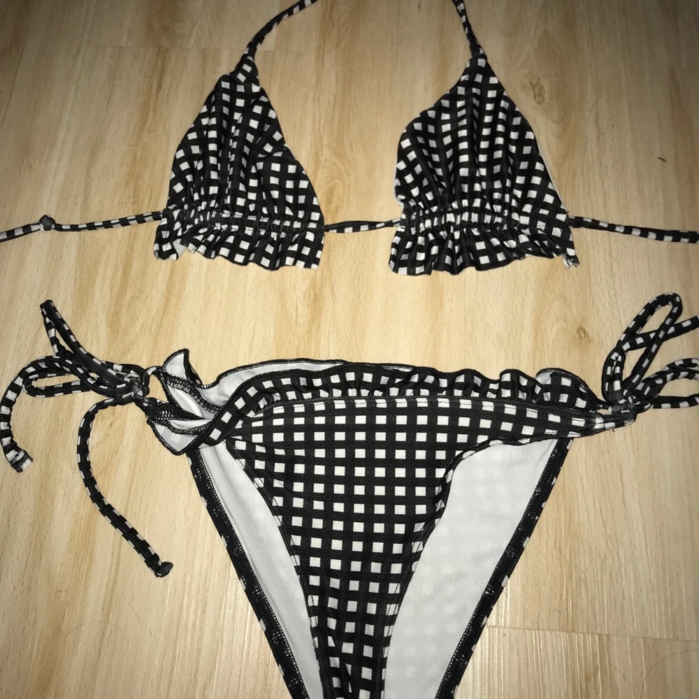 Top and bottom size medium